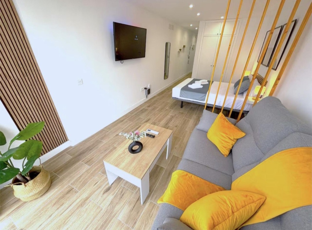 Precioso estudio con vistas al mar y licencia turística en Montemar (Torremolinos)