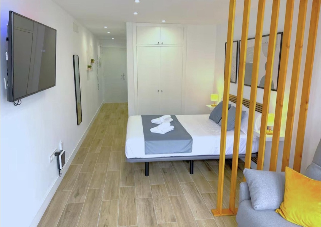 Precioso estudio con vistas al mar y licencia turística en Montemar (Torremolinos)