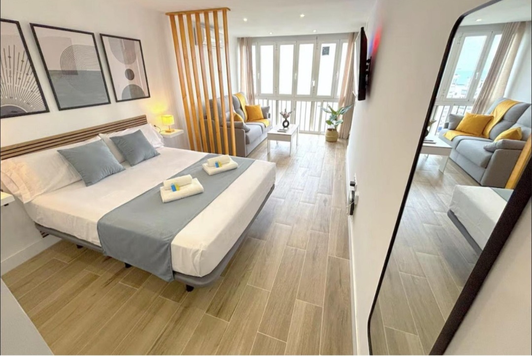 Precioso estudio con vistas al mar y licencia turística en Montemar (Torremolinos)