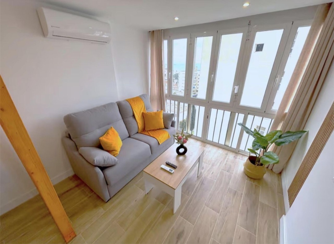 Precioso estudio con vistas al mar y licencia turística en Montemar (Torremolinos)