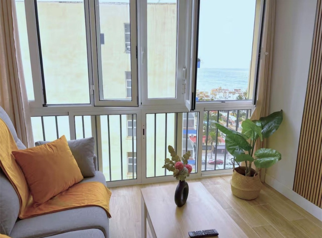 Precioso estudio con vistas al mar y licencia turística en Montemar (Torremolinos)