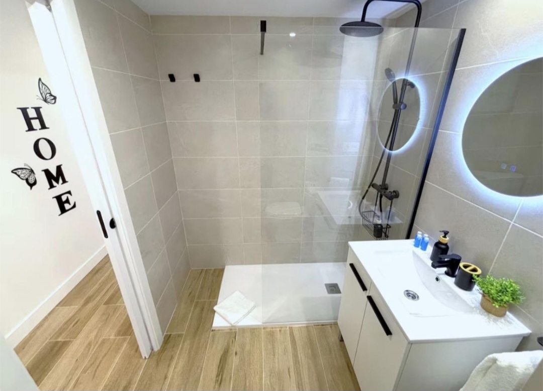 Precioso estudio con vistas al mar y licencia turística en Montemar (Torremolinos)