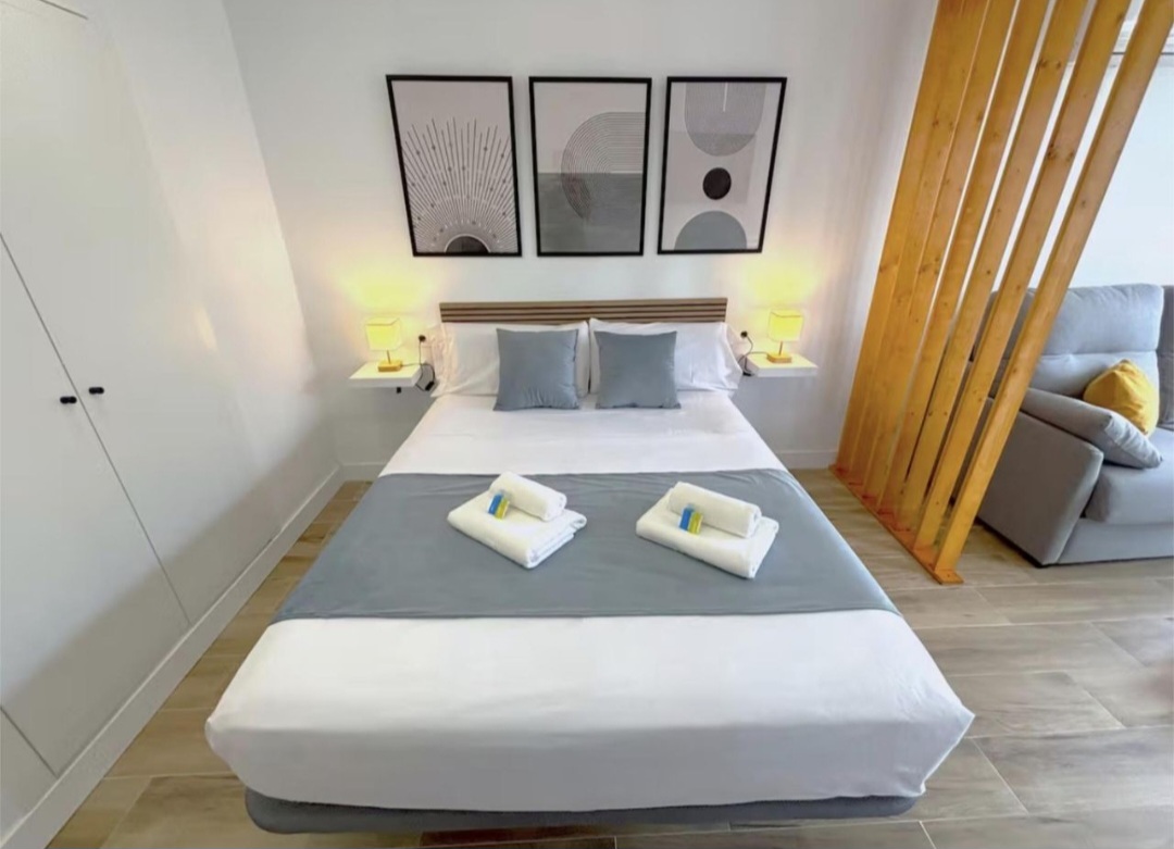 Precioso estudio con vistas al mar y licencia turística en Montemar (Torremolinos)