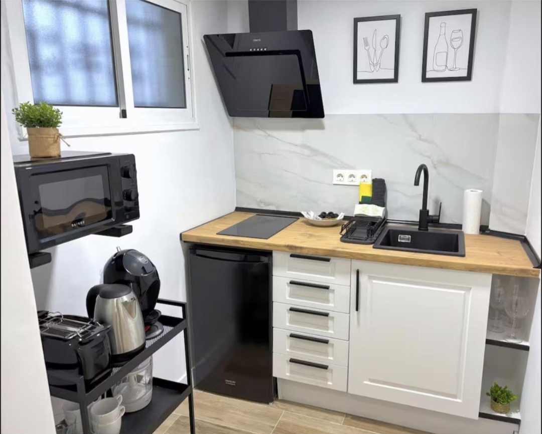 Precioso estudio con vistas al mar y licencia turística en Montemar (Torremolinos)