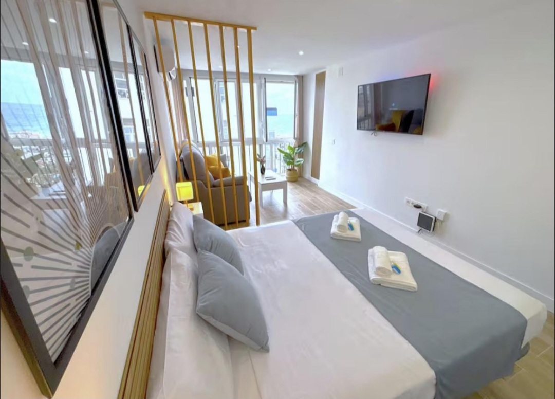 Precioso estudio con vistas al mar y licencia turística en Montemar (Torremolinos)