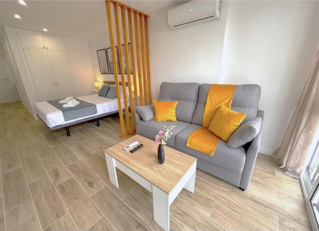 Precioso estudio con vistas al mar y licencia turística en Montemar (Torremolinos)