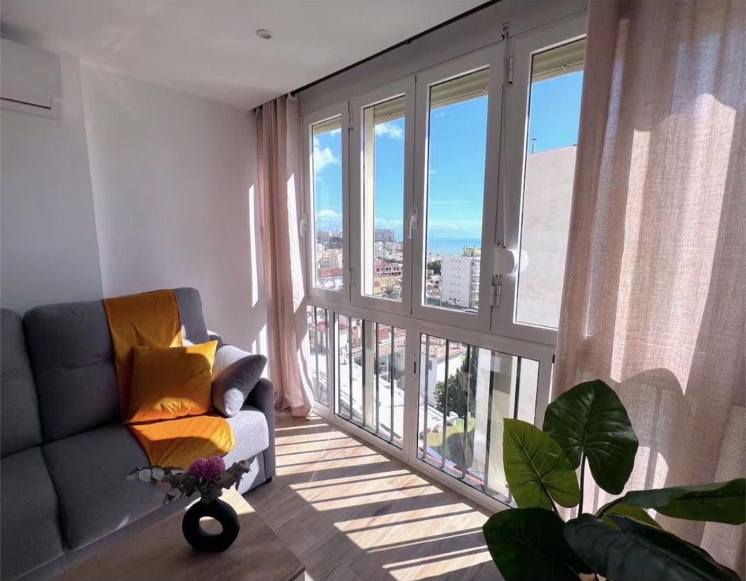 Precioso estudio con vistas al mar y licencia turística en Montemar (Torremolinos)