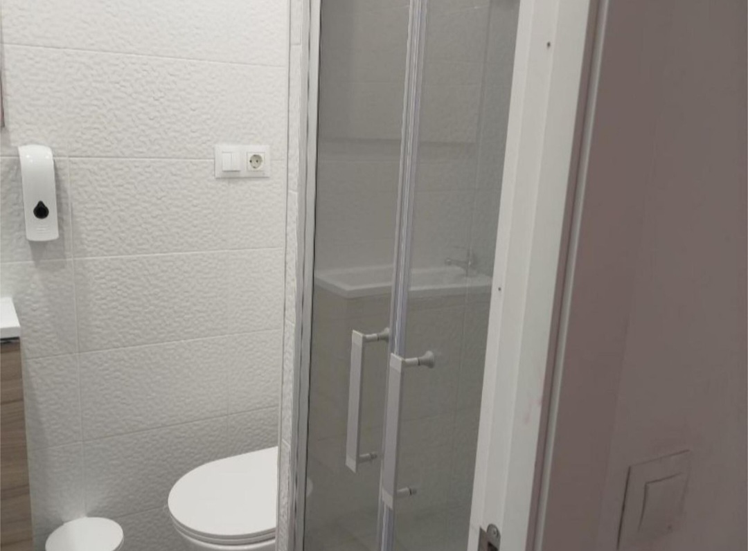 Amplio piso de 4 dormitorios con terraza, piscina y orientación sur en Vélez-Málaga