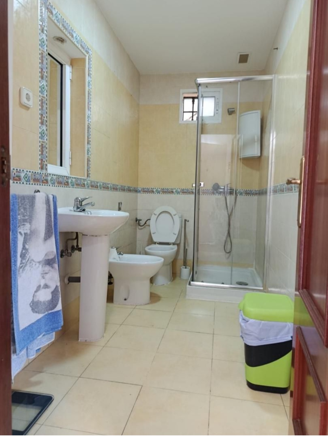 Chalet independiente reformado con dos viviendas, jardín y amplias terrazas en Olias