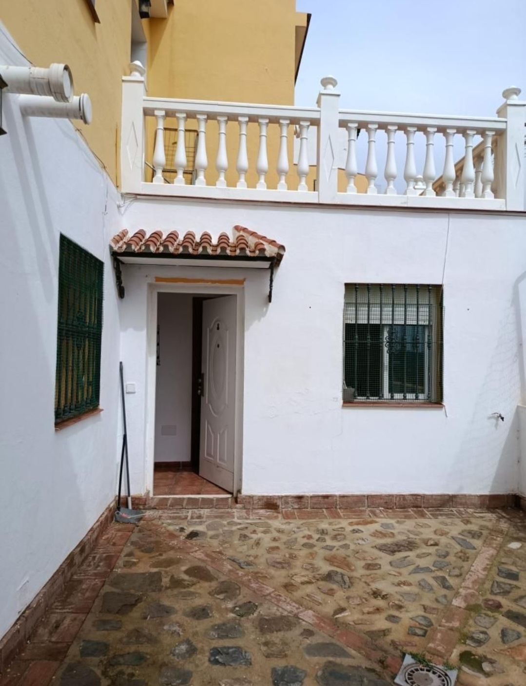 Chalet independiente reformado con dos viviendas, jardín y amplias terrazas en Olias