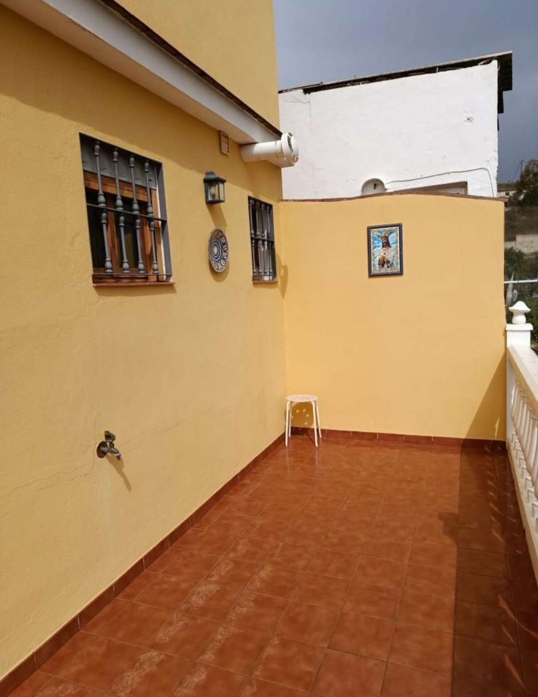 Chalet independiente reformado con dos viviendas, jardín y amplias terrazas en Olias