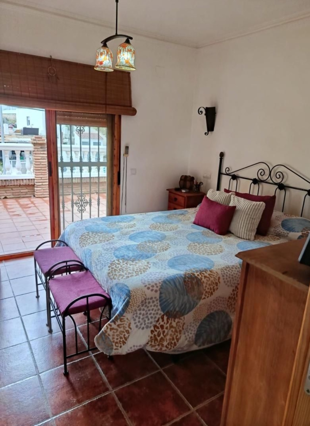 Chalet independiente reformado con dos viviendas, jardín y amplias terrazas en Olias