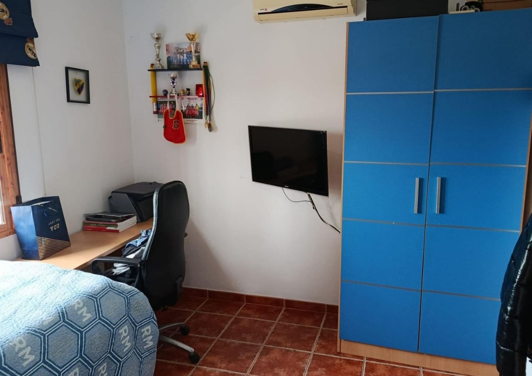 Chalet independiente reformado con dos viviendas, jardín y amplias terrazas en Olias