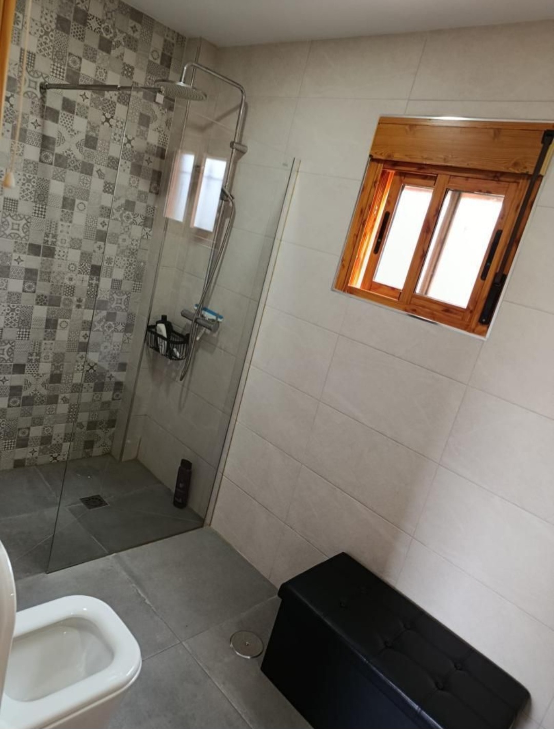 Chalet independiente reformado con dos viviendas, jardín y amplias terrazas en Olias