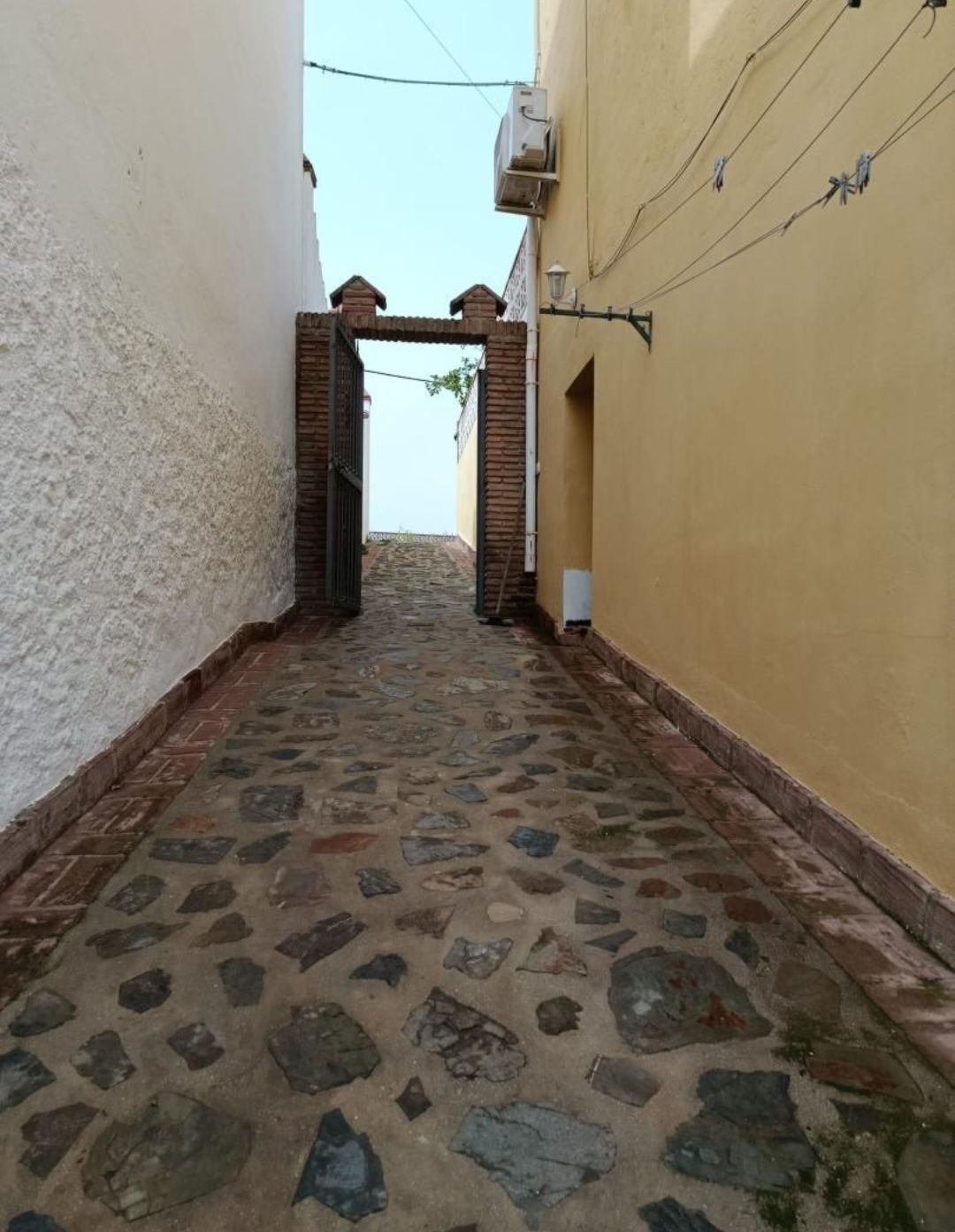 Chalet independiente reformado con dos viviendas, jardín y amplias terrazas en Olias