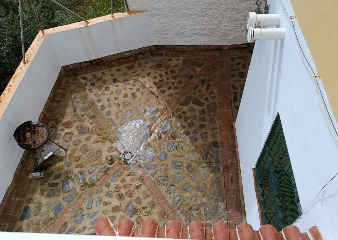 Chalet independiente reformado con dos viviendas, jardín y amplias terrazas en Olias