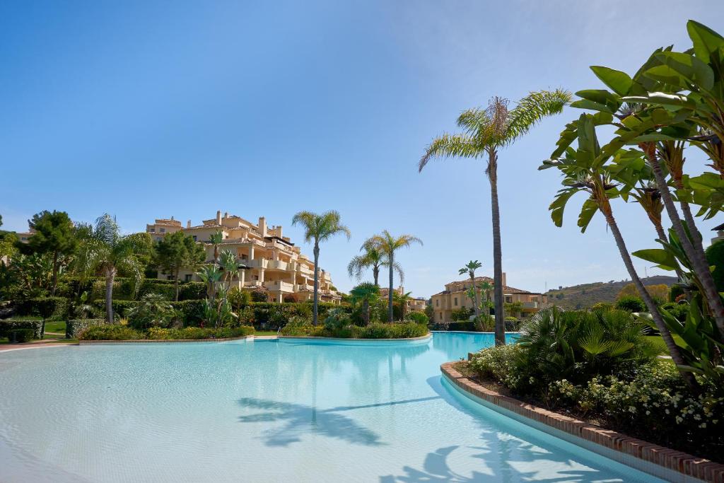 Exclusivo Bajo de Esquina en Capanes del Golf, Benahavís