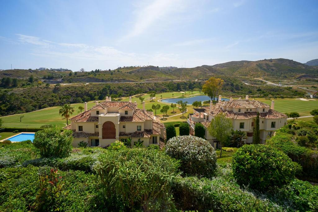 Exclusivo Bajo de Esquina en Capanes del Golf, Benahavís