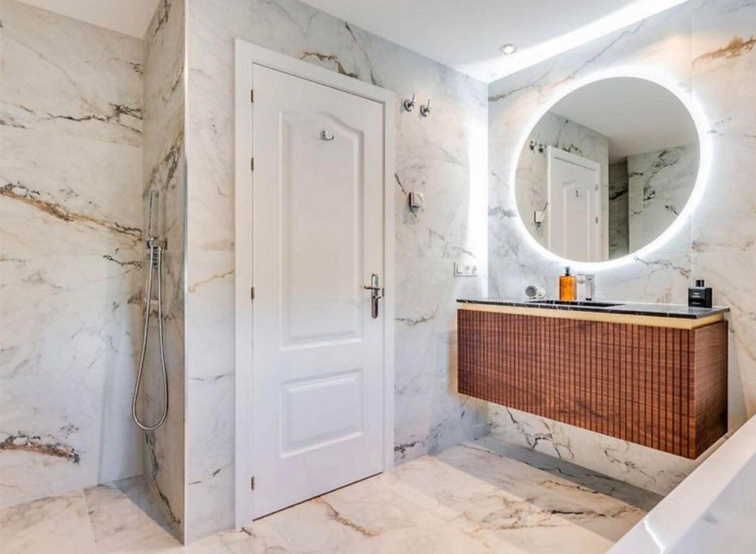 Exclusivo Bajo de Esquina en Capanes del Golf, Benahavís