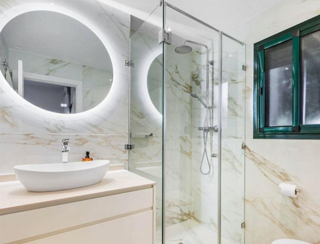 Exclusivo Bajo de Esquina en Capanes del Golf, Benahavís