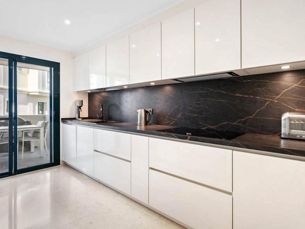 Exclusivo Bajo de Esquina en Capanes del Golf, Benahavís