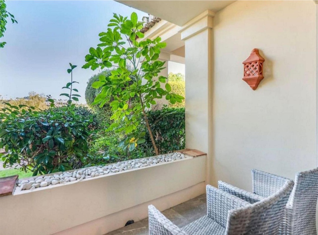 Exclusivo Bajo de Esquina en Capanes del Golf, Benahavís