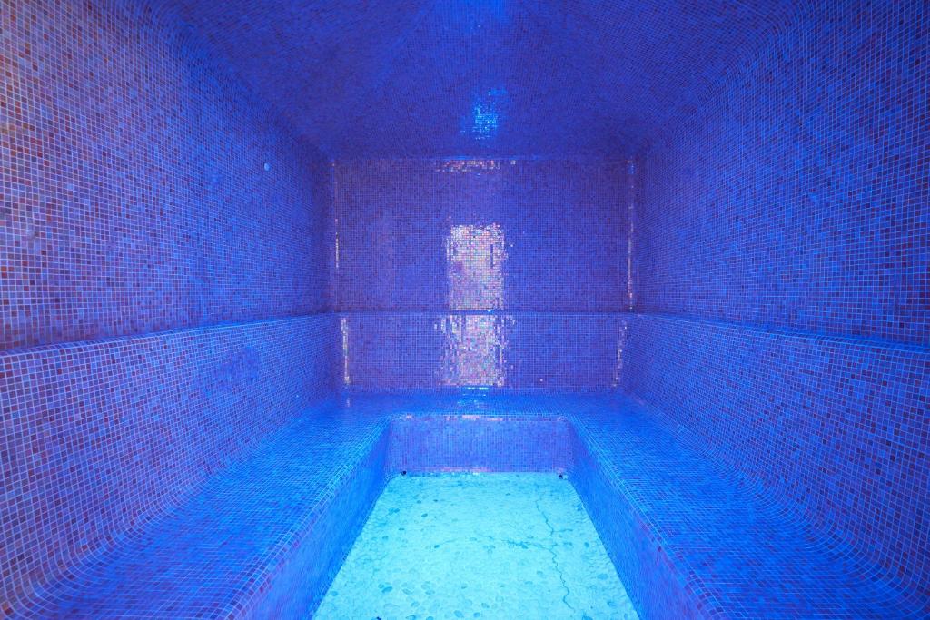 Exclusivo Bajo de Esquina en Capanes del Golf, Benahavís