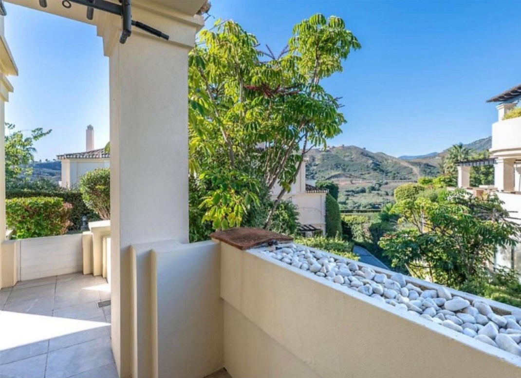 Exclusivo Bajo de Esquina en Capanes del Golf, Benahavís