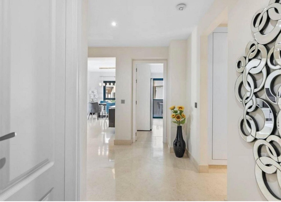 Exclusivo Bajo de Esquina en Capanes del Golf, Benahavís