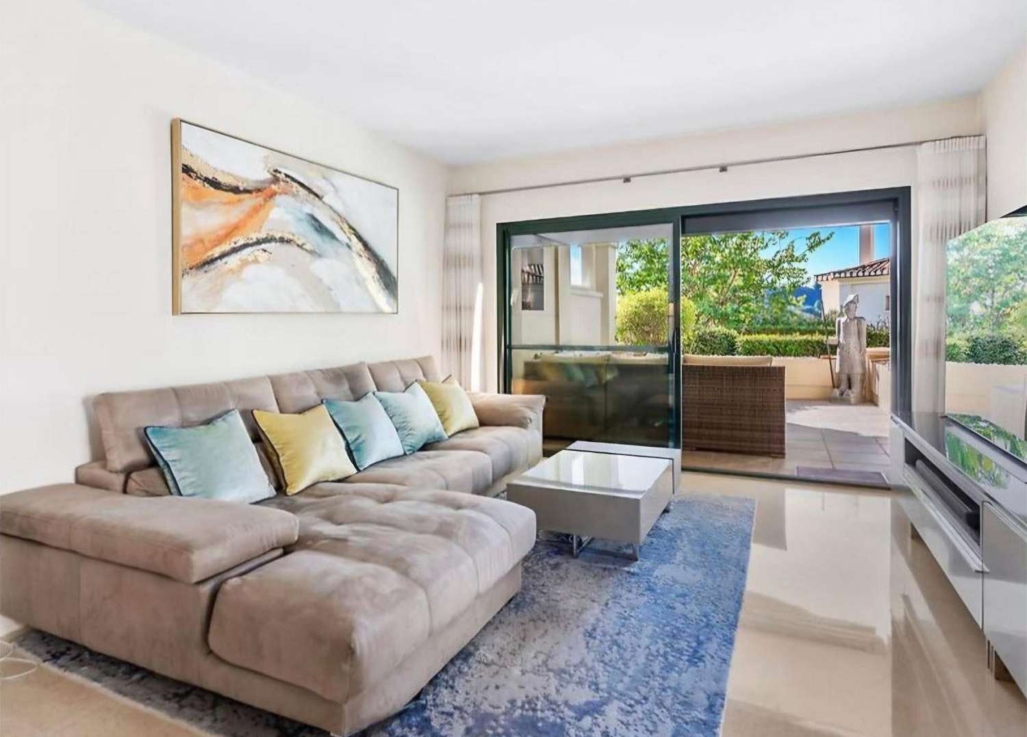 Exclusivo Bajo de Esquina en Capanes del Golf, Benahavís