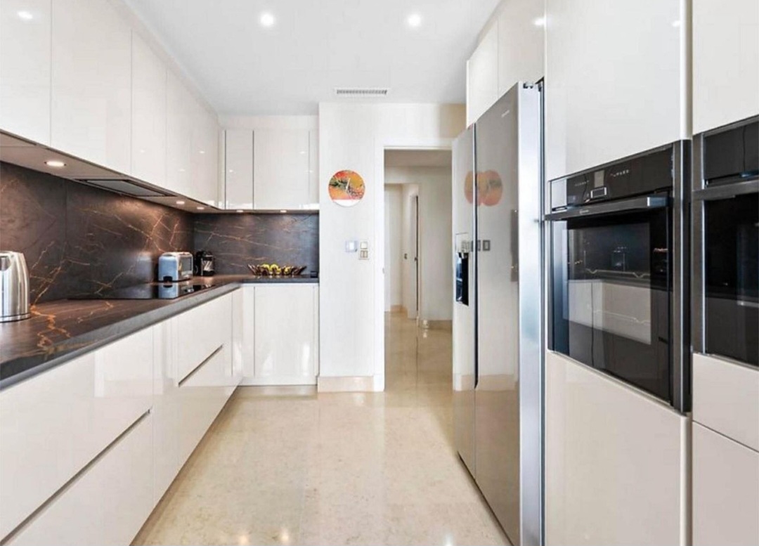 Exclusivo Bajo de Esquina en Capanes del Golf, Benahavís