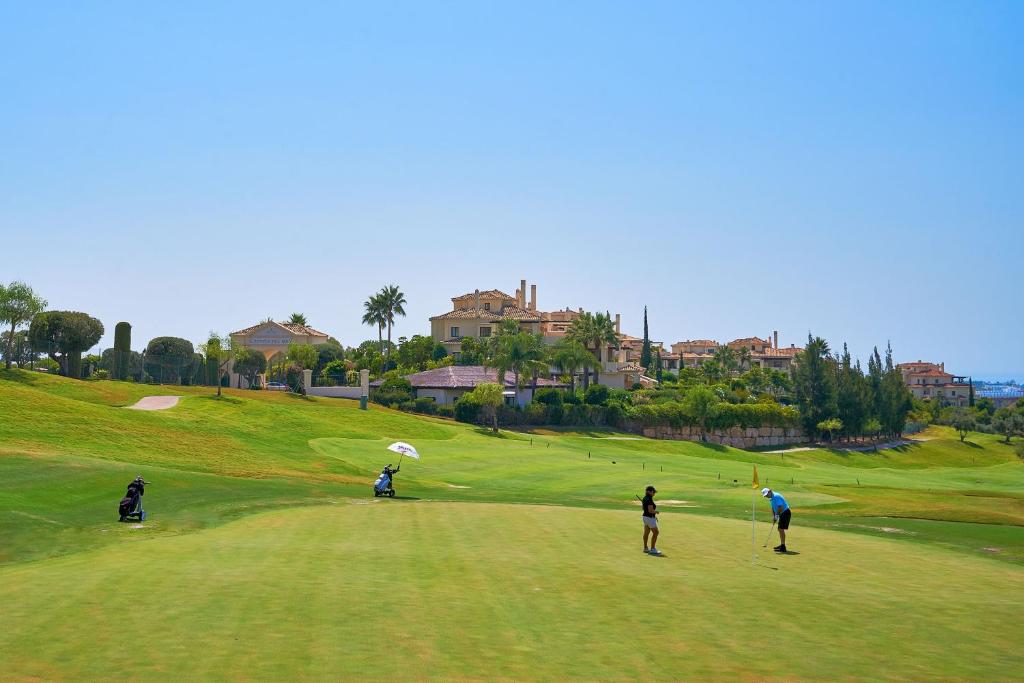 Exclusivo Bajo de Esquina en Capanes del Golf, Benahavís