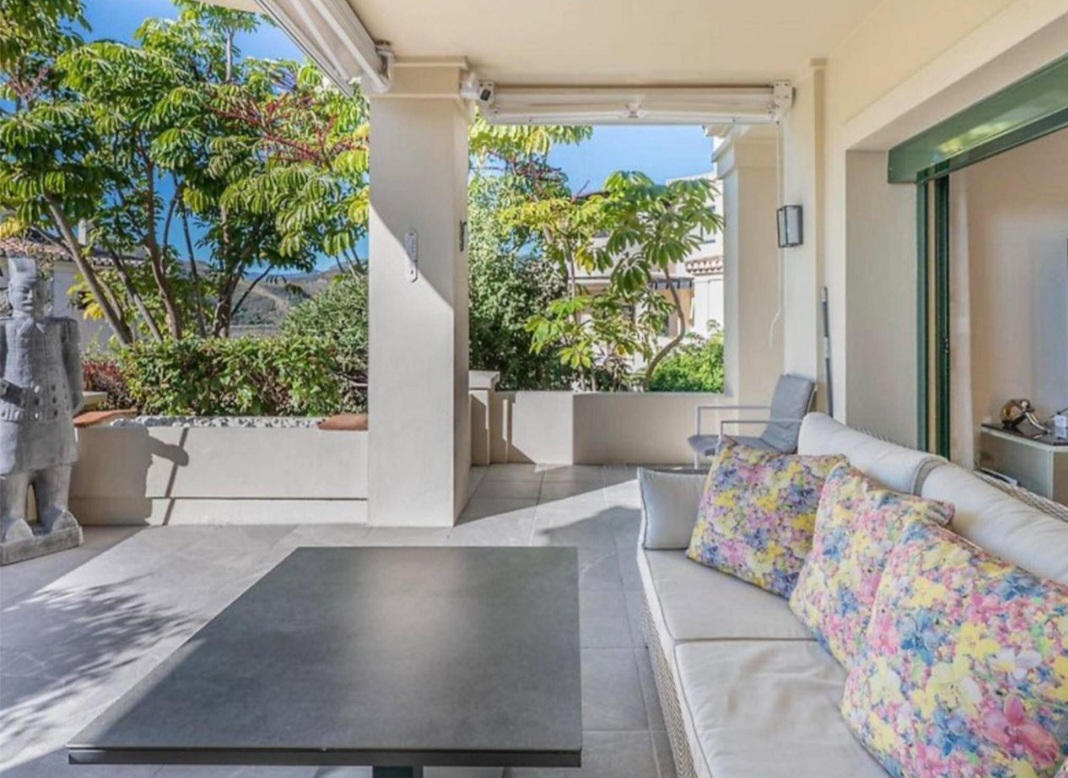 Exclusivo Bajo de Esquina en Capanes del Golf, Benahavís