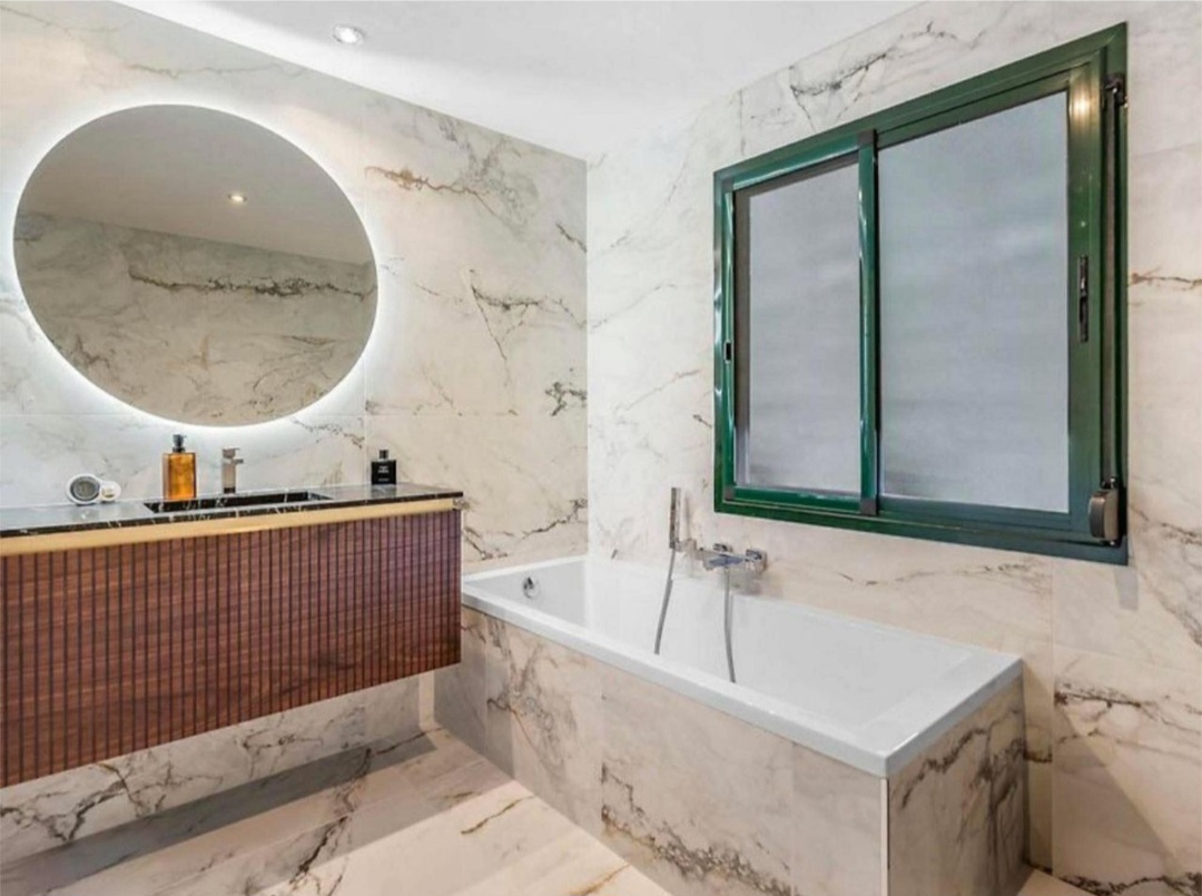 Exclusivo Bajo de Esquina en Capanes del Golf, Benahavís