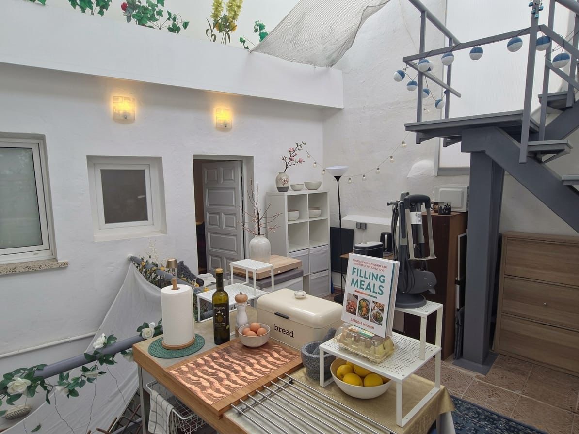 TRADICIÓN Y DISEÑO CONTEMPORÁNEO CON SOLÁRIUM Y VISTAS AL VALLE EN EL CORAZÓN DE ALHAURÍN