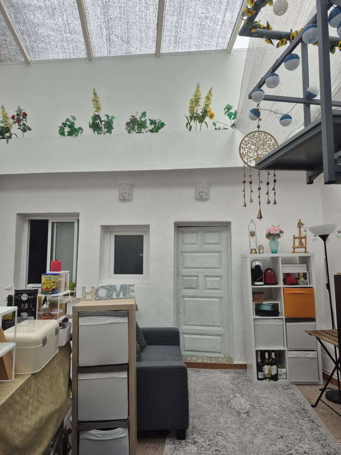 TRADICIÓN Y DISEÑO CONTEMPORÁNEO CON SOLÁRIUM Y VISTAS AL VALLE EN EL CORAZÓN DE ALHAURÍN