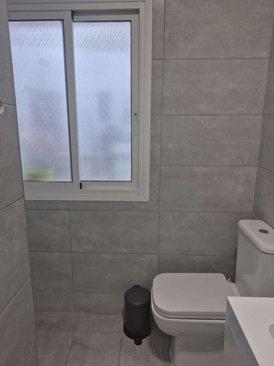 TRADICIÓN Y DISEÑO CONTEMPORÁNEO CON SOLÁRIUM Y VISTAS AL VALLE EN EL CORAZÓN DE ALHAURÍN