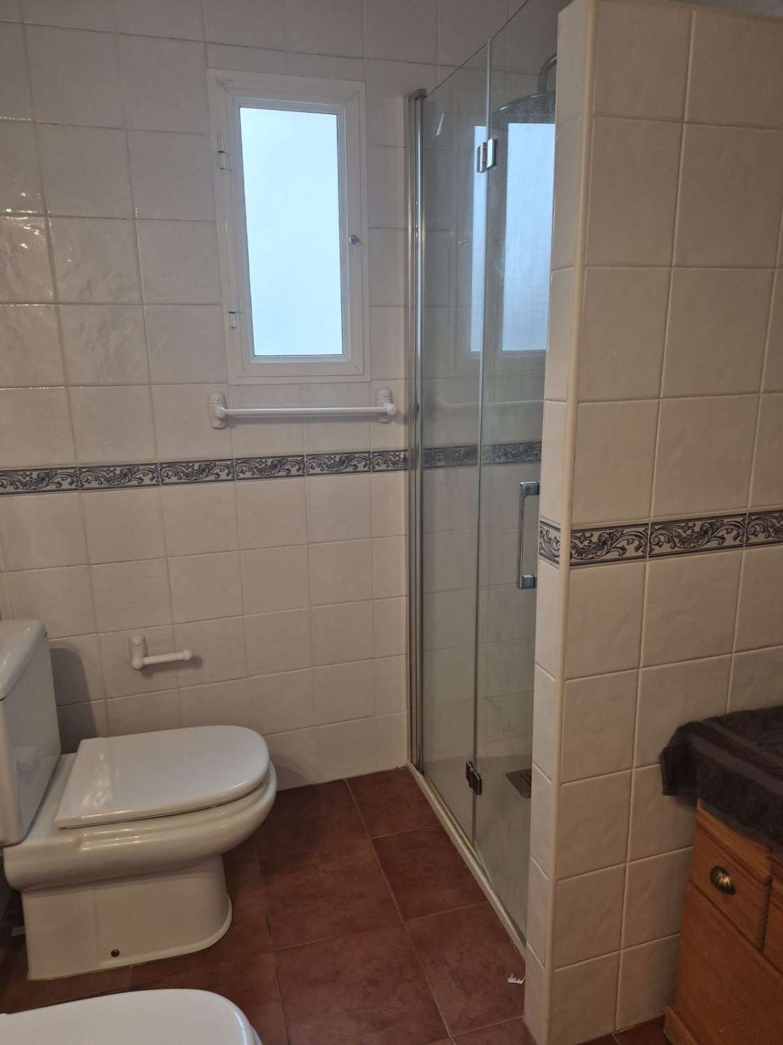 TRADICIÓN Y DISEÑO CONTEMPORÁNEO CON SOLÁRIUM Y VISTAS AL VALLE EN EL CORAZÓN DE ALHAURÍN