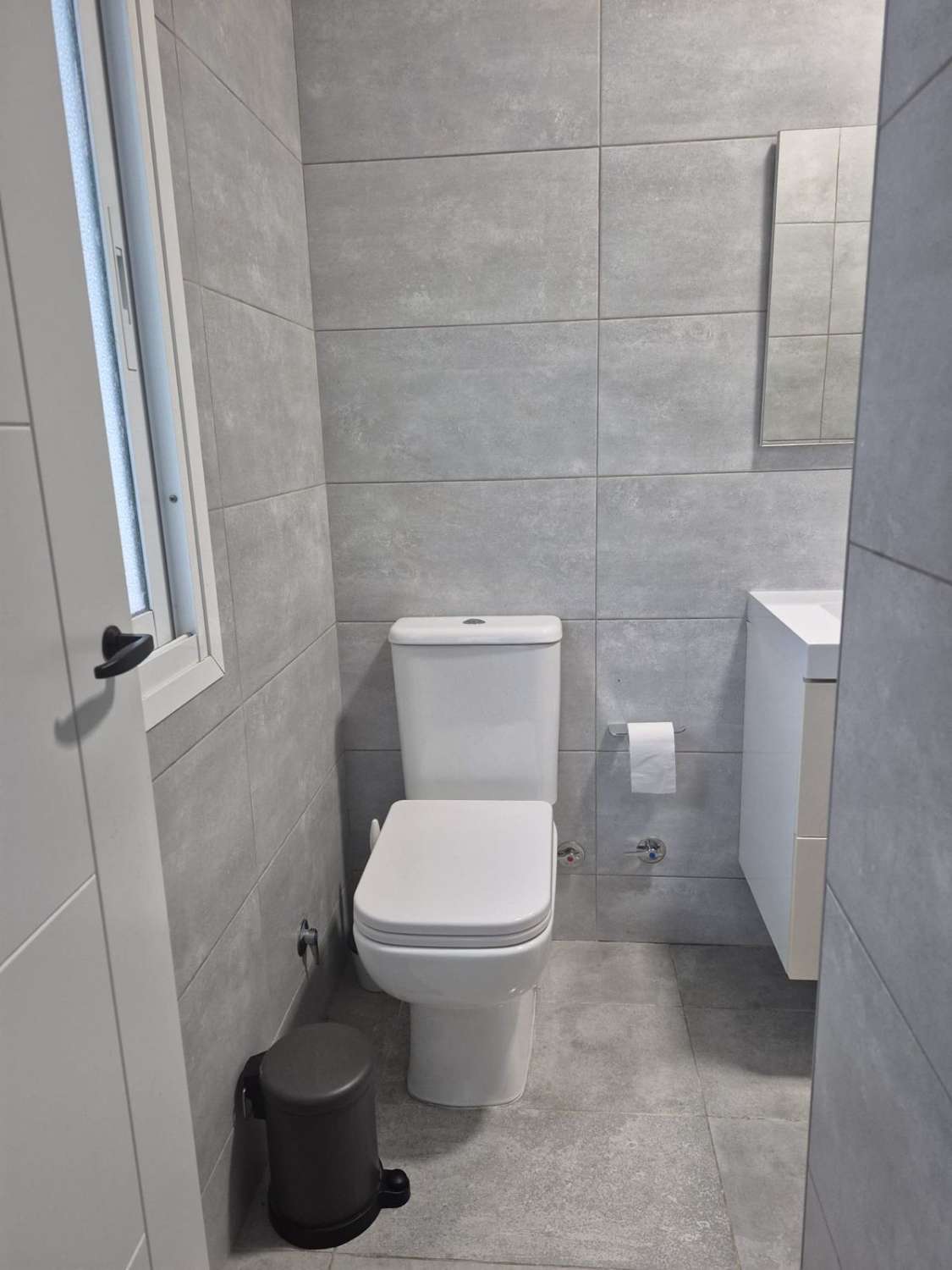 TRADICIÓN Y DISEÑO CONTEMPORÁNEO CON SOLÁRIUM Y VISTAS AL VALLE EN EL CORAZÓN DE ALHAURÍN