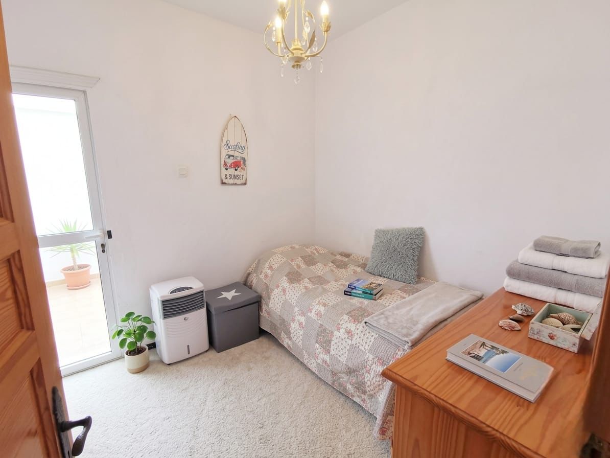 TRADICIÓN Y DISEÑO CONTEMPORÁNEO CON SOLÁRIUM Y VISTAS AL VALLE EN EL CORAZÓN DE ALHAURÍN