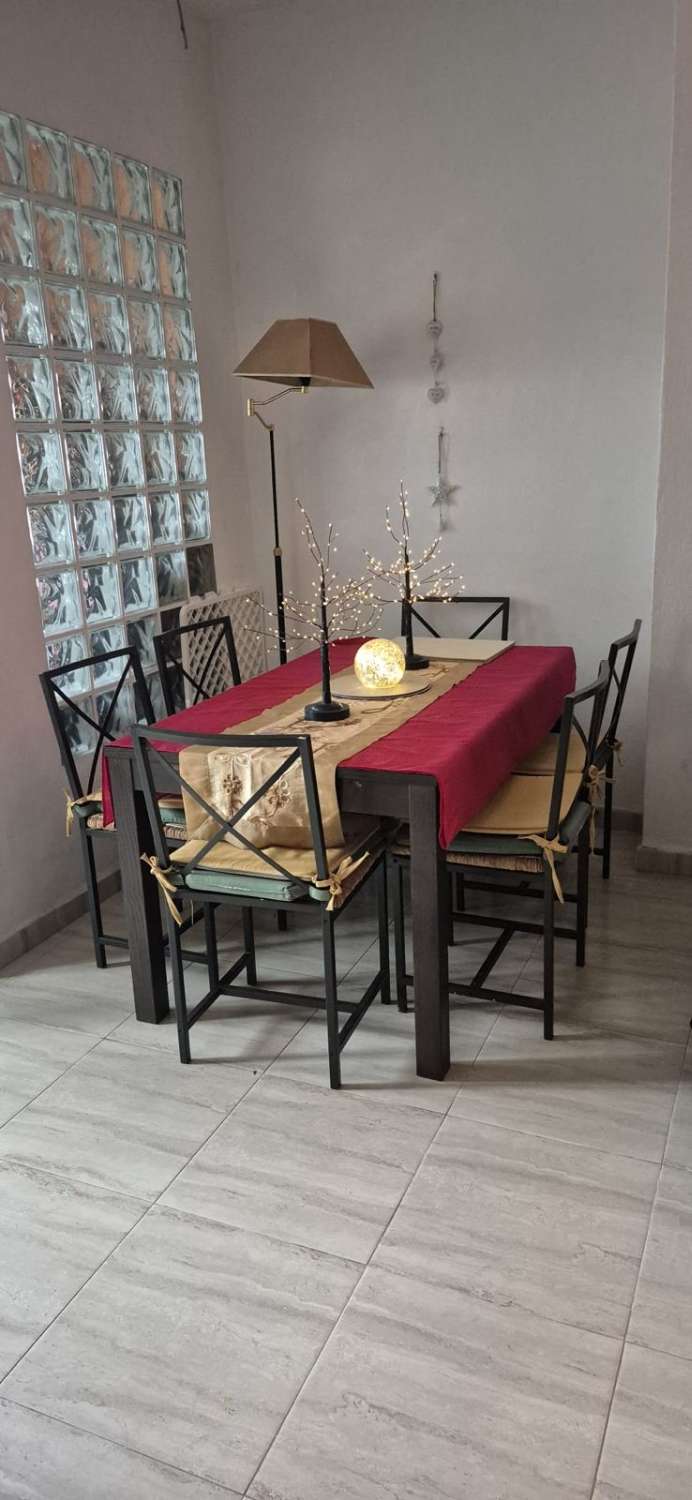 TRADICIÓN Y DISEÑO CONTEMPORÁNEO CON SOLÁRIUM Y VISTAS AL VALLE EN EL CORAZÓN DE ALHAURÍN