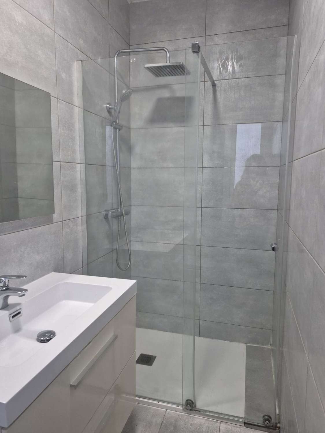 TRADICIÓN Y DISEÑO CONTEMPORÁNEO CON SOLÁRIUM Y VISTAS AL VALLE EN EL CORAZÓN DE ALHAURÍN