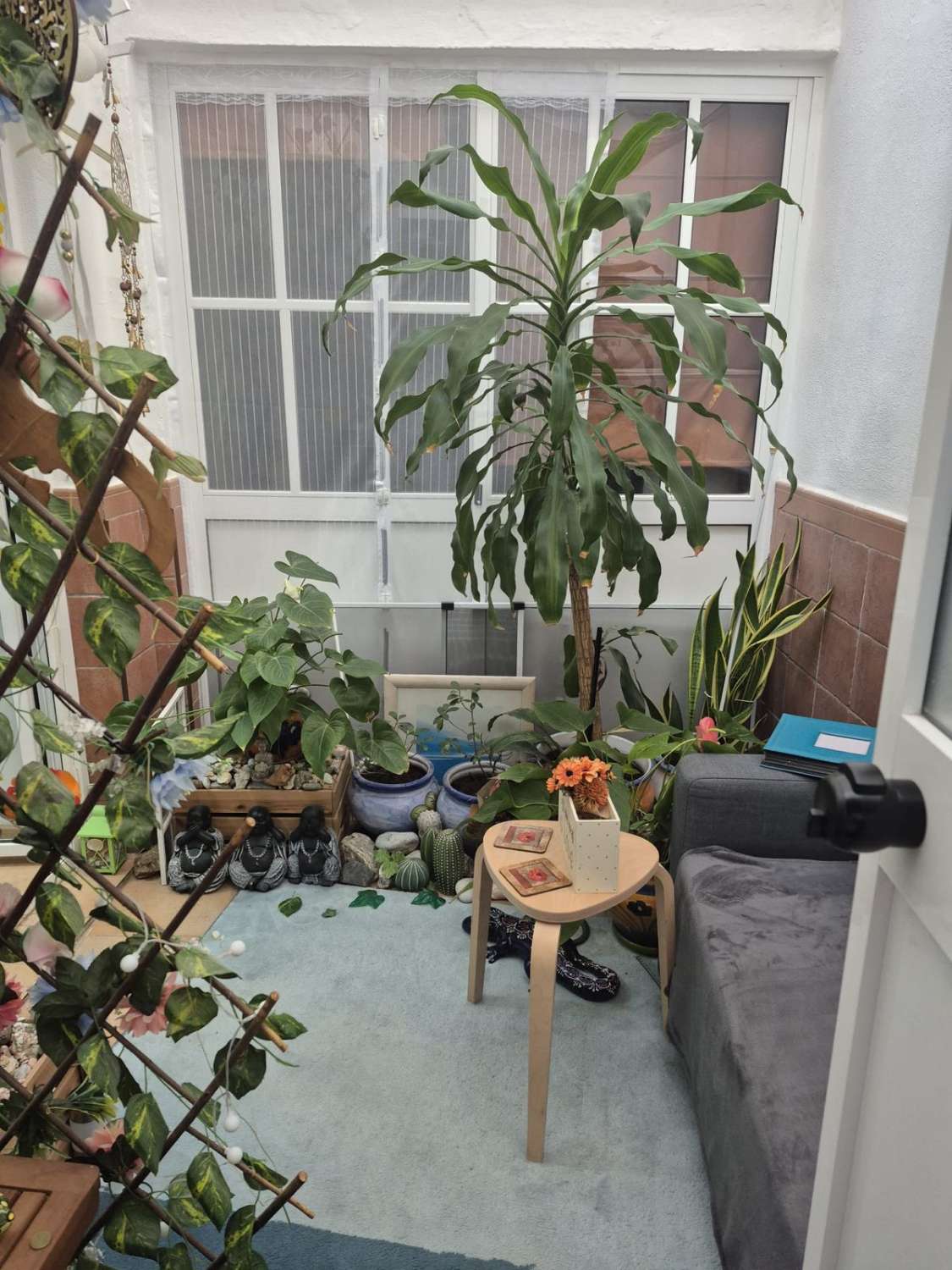 TRADICIÓN Y DISEÑO CONTEMPORÁNEO CON SOLÁRIUM Y VISTAS AL VALLE EN EL CORAZÓN DE ALHAURÍN