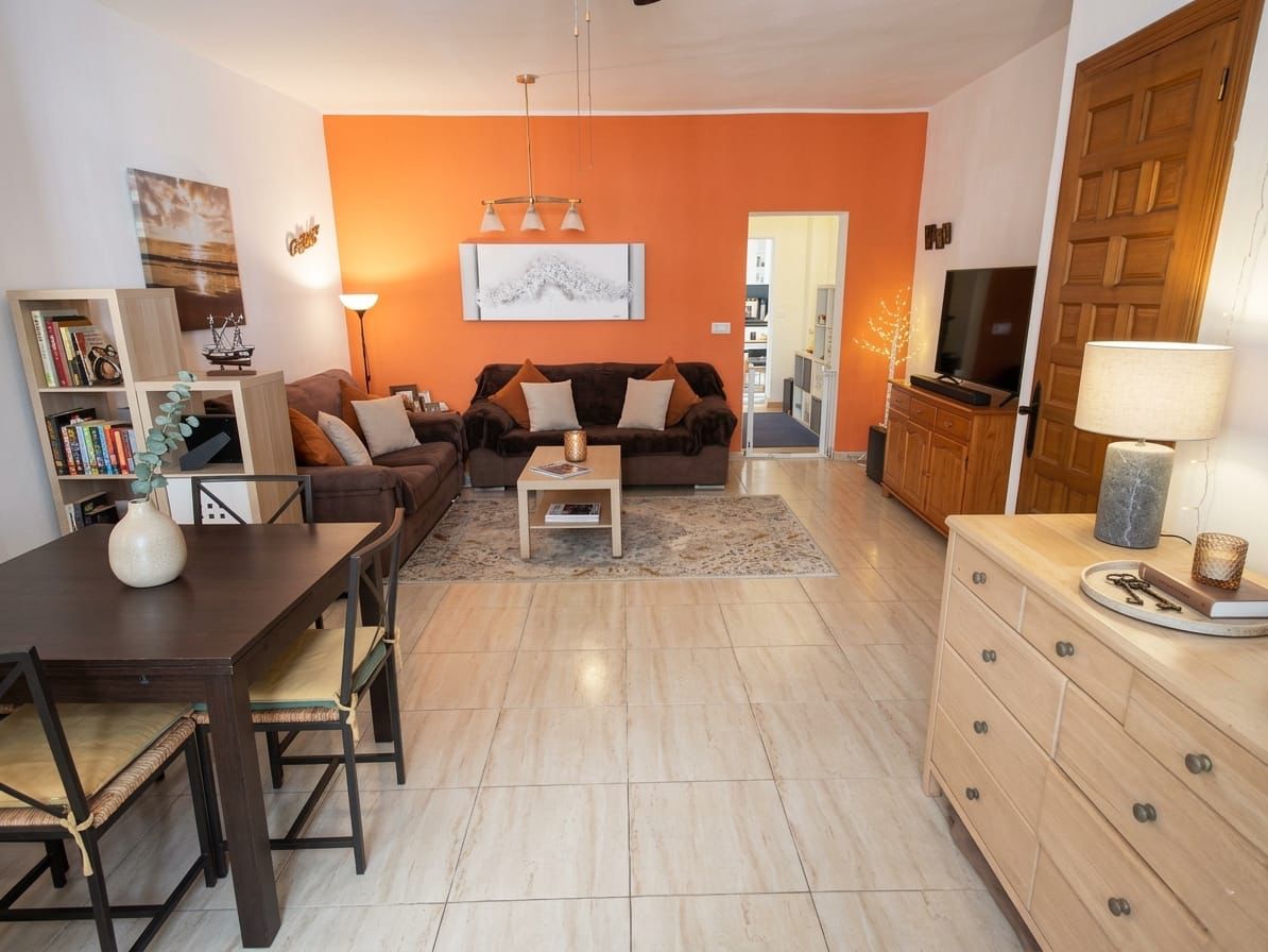 TRADICIÓN Y DISEÑO CONTEMPORÁNEO CON SOLÁRIUM Y VISTAS AL VALLE EN EL CORAZÓN DE ALHAURÍN