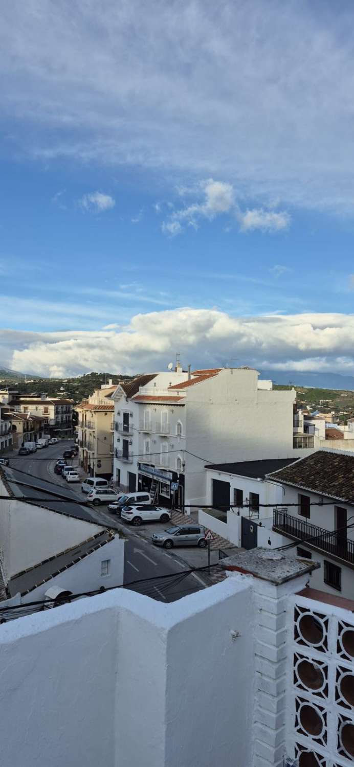 TRADICIÓN Y DISEÑO CONTEMPORÁNEO CON SOLÁRIUM Y VISTAS AL VALLE EN EL CORAZÓN DE ALHAURÍN