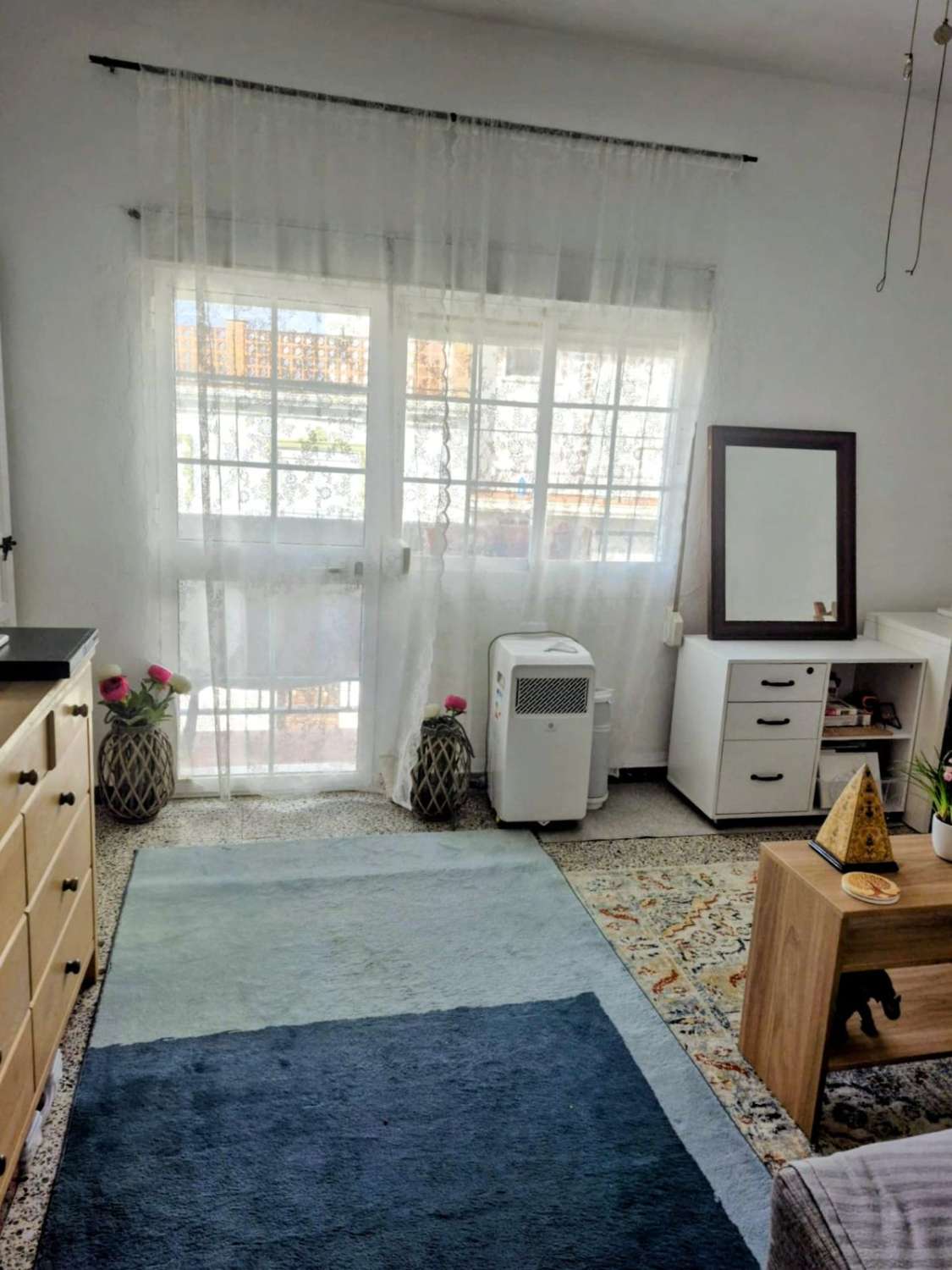 TRADICIÓN Y DISEÑO CONTEMPORÁNEO CON SOLÁRIUM Y VISTAS AL VALLE EN EL CORAZÓN DE ALHAURÍN