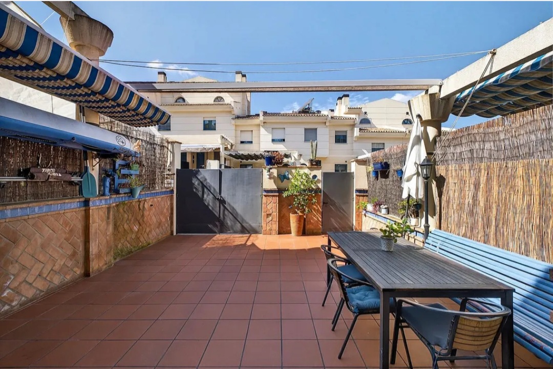 Impresionante chalet adosado en urbanización exclusiva con piscina en Capellanía, Alhaurín de la Torre