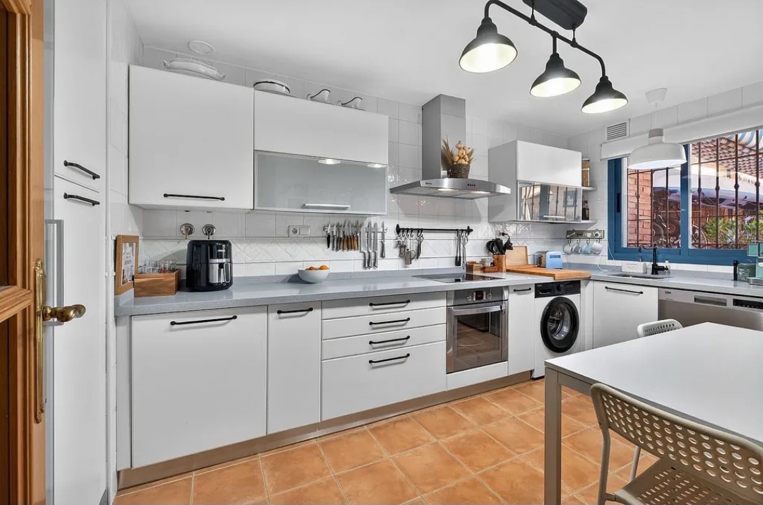 Impresionante chalet adosado en urbanización exclusiva con piscina en Capellanía, Alhaurín de la Torre