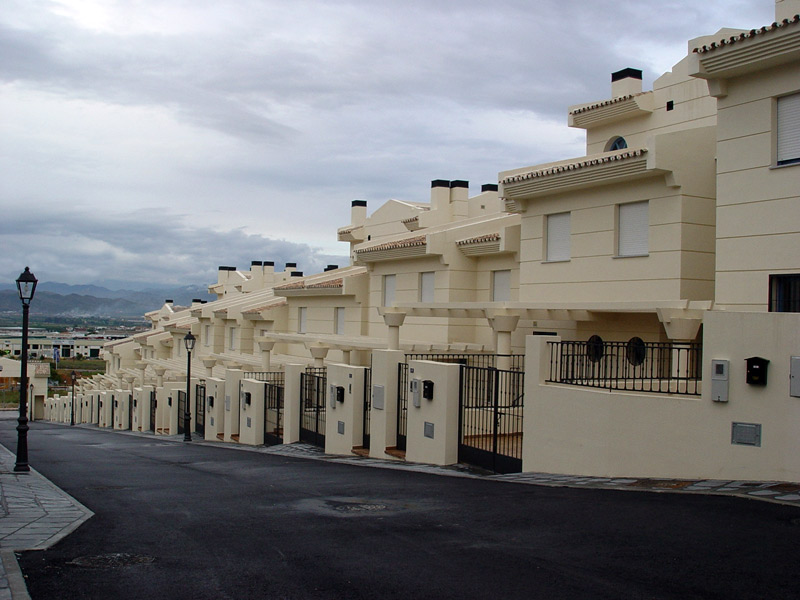 Impresionante chalet adosado en urbanización exclusiva con piscina en Capellanía, Alhaurín de la Torre