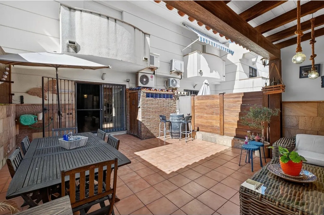 Impresionante chalet adosado en urbanización exclusiva con piscina en Capellanía, Alhaurín de la Torre